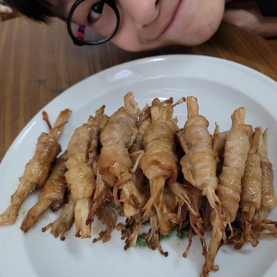 烤五花肉卷金针菇