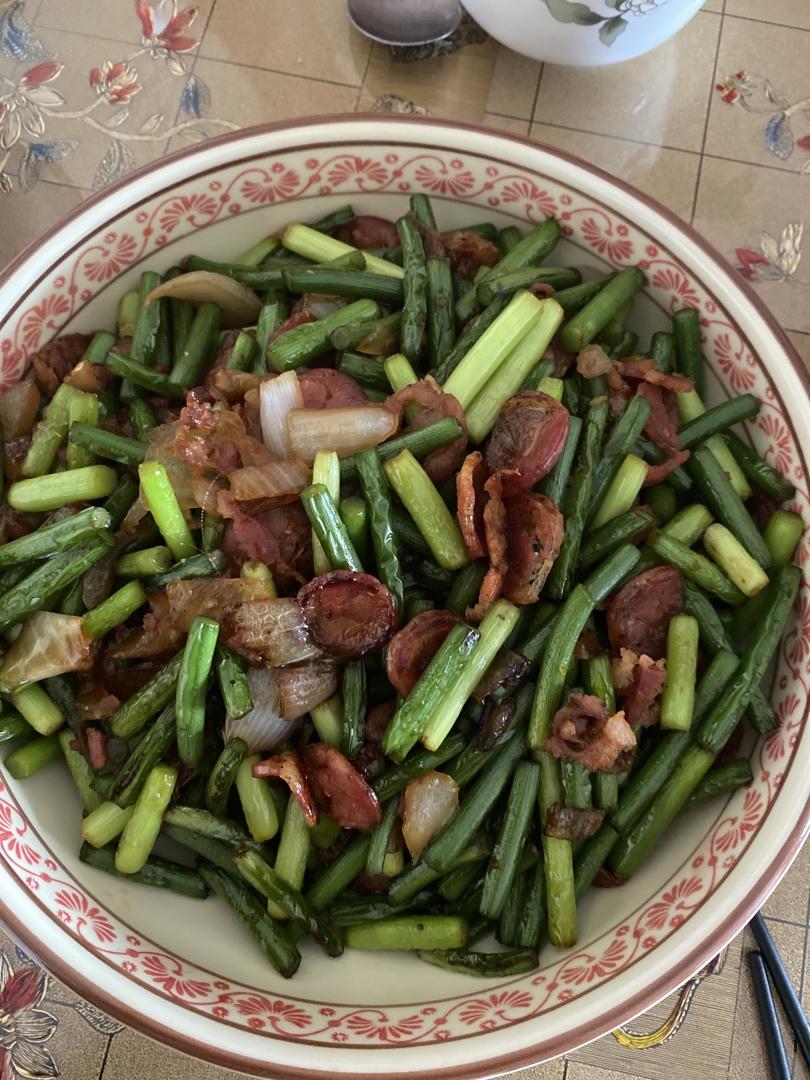 腊肠炒菜苔