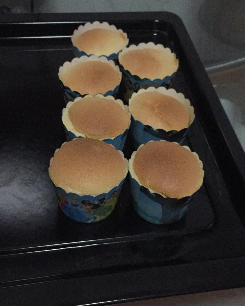 软绵绵的纸杯蛋糕