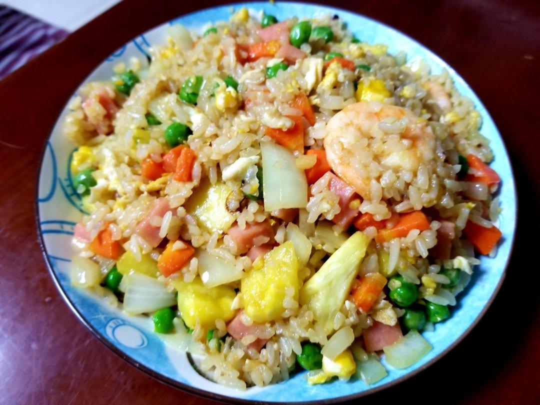 虾仁菠萝炒饭