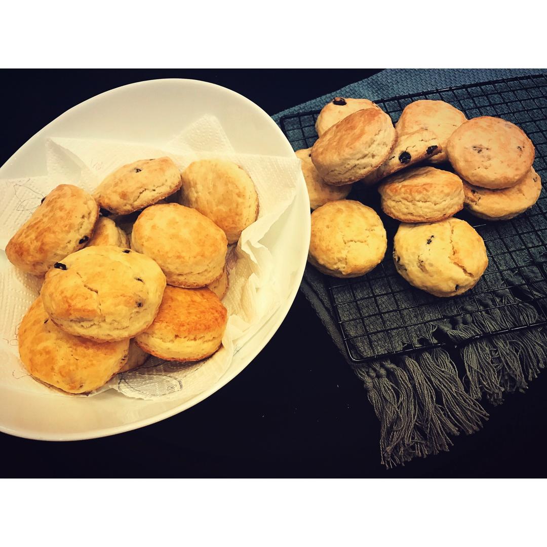 【视频】3分钟 奶油司康Scone(可能是世界上最快手的司康) 消耗淡奶油～