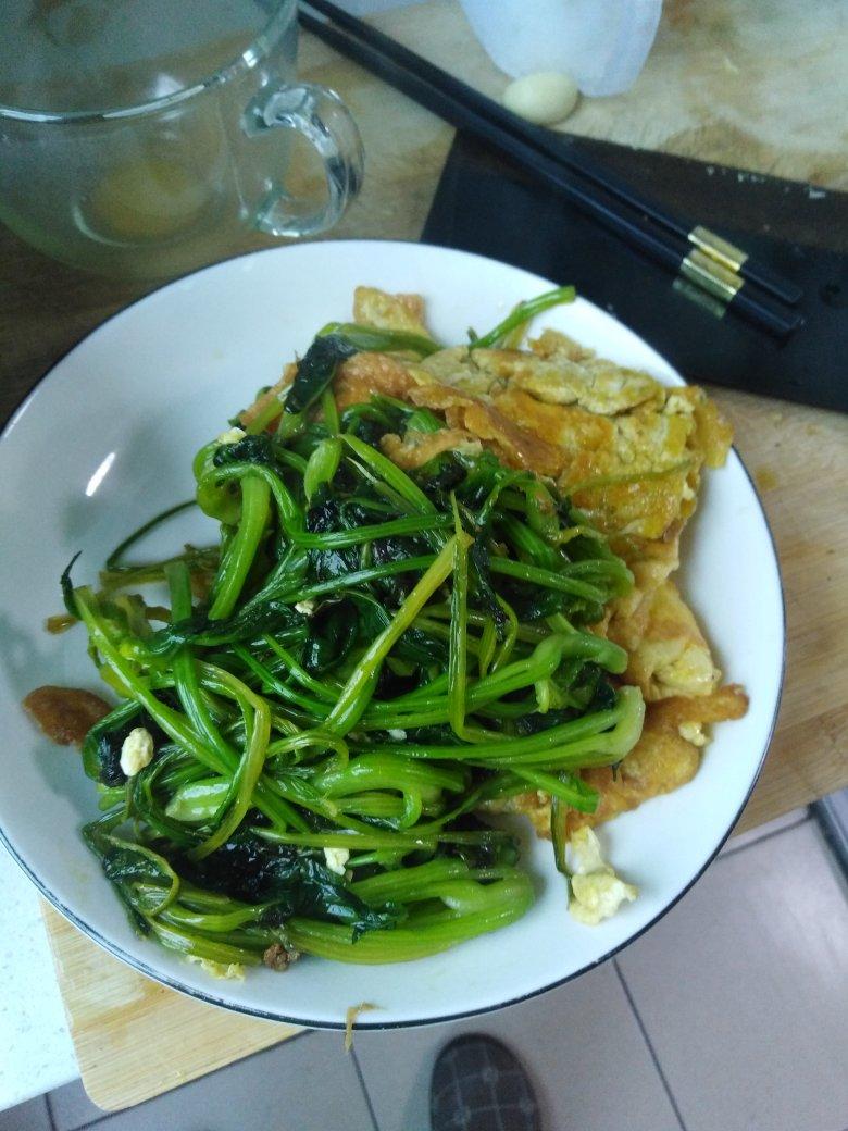 可缓解用眼疲劳的鸡蛋炒菠菜来啦