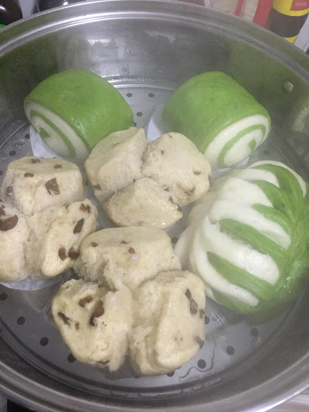 菠菜汁双色花卷