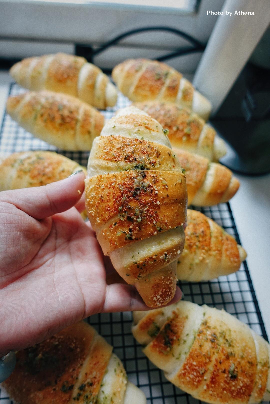 蒜香芝士海盐卷｜盐面包｜盐可颂