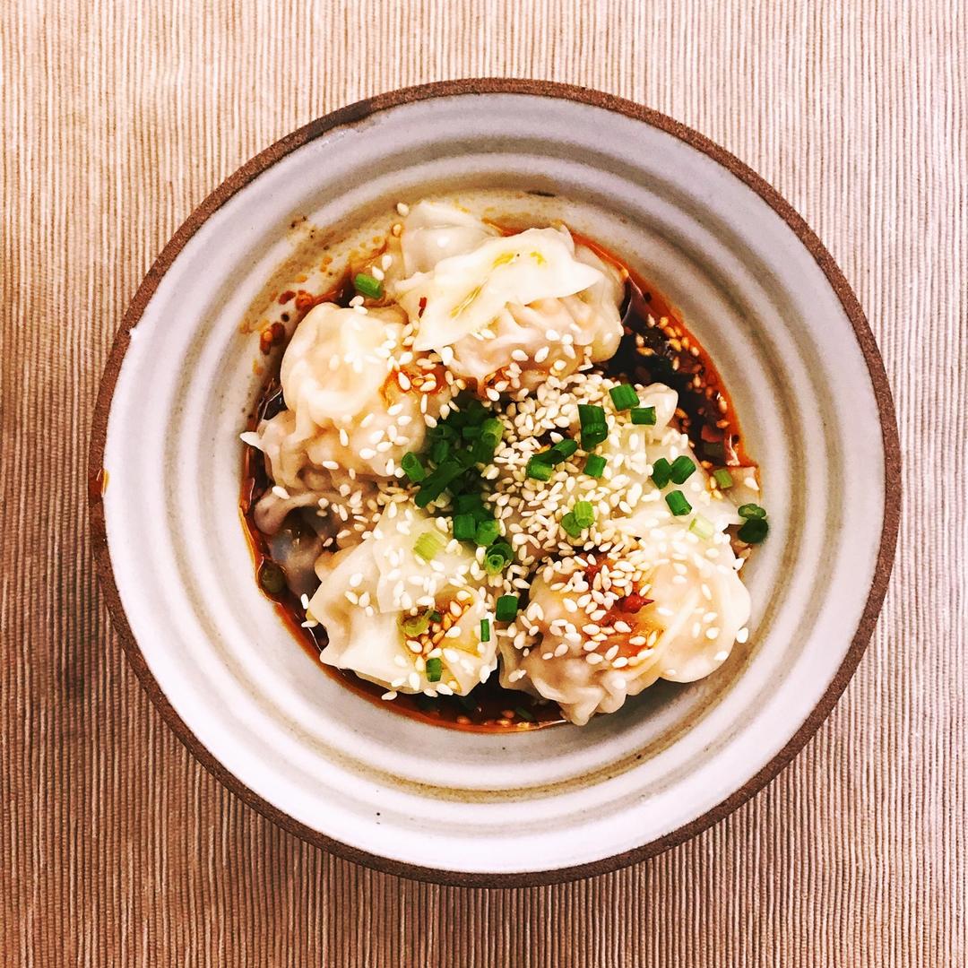 一人食快手菜：川味干拌抄手（内附油辣子做法）