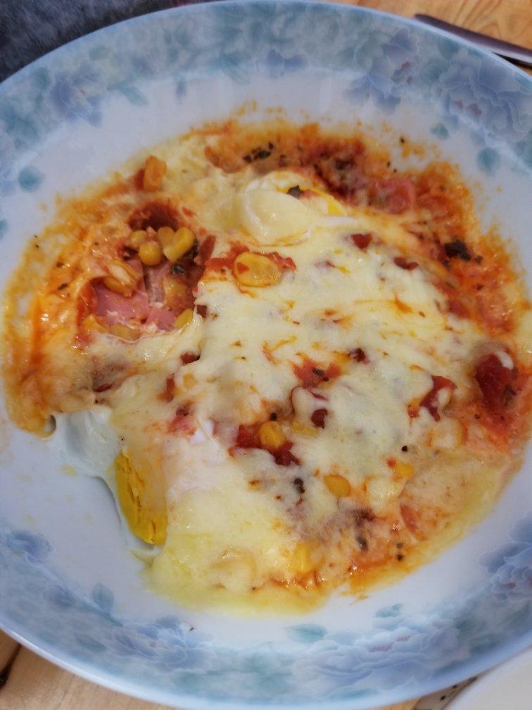 只需摆好材料去微波！惊艳全家的早餐端上桌：香肠奶酪烘蛋