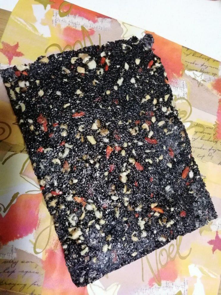 枸杞核桃花生黑芝麻片