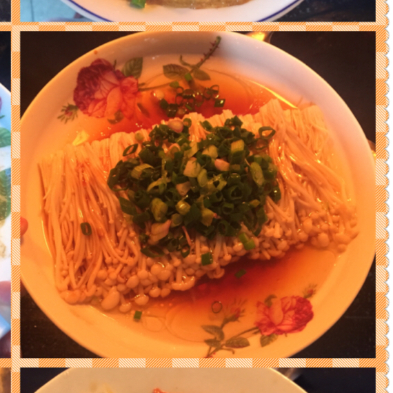 葱油金针菇——10分钟快手菜，你绝对不能错过的美味~