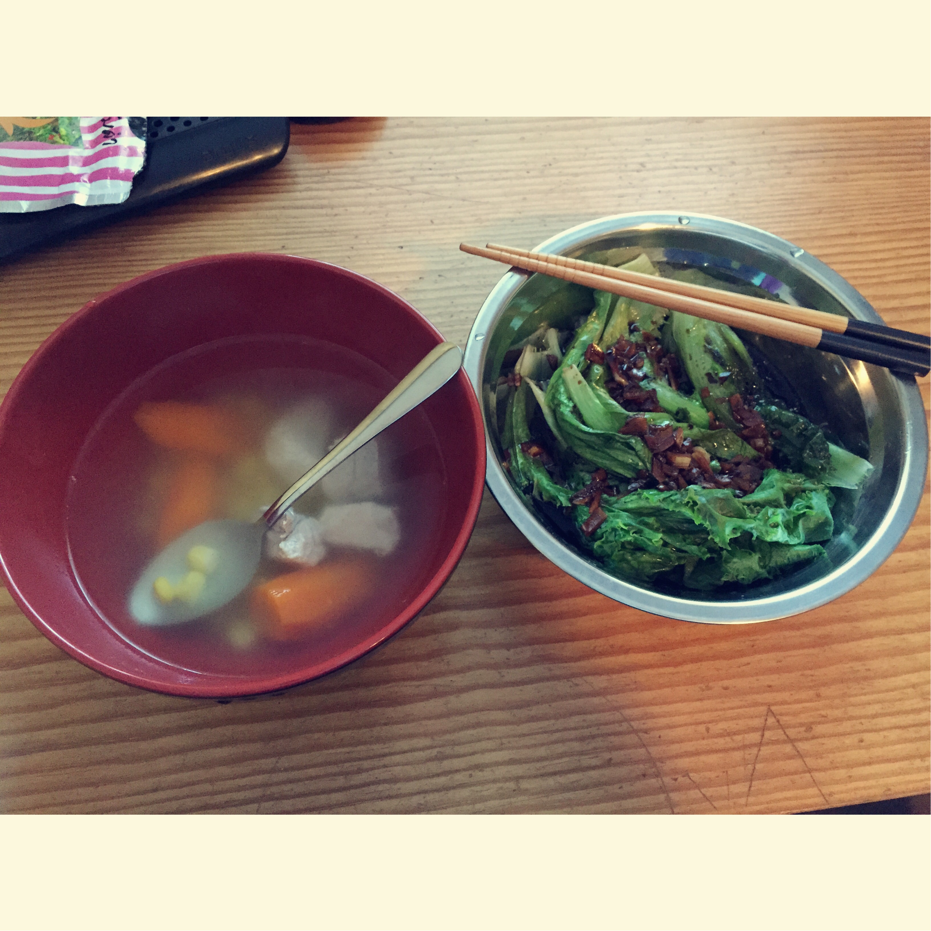 胡萝卜玉米排骨汤