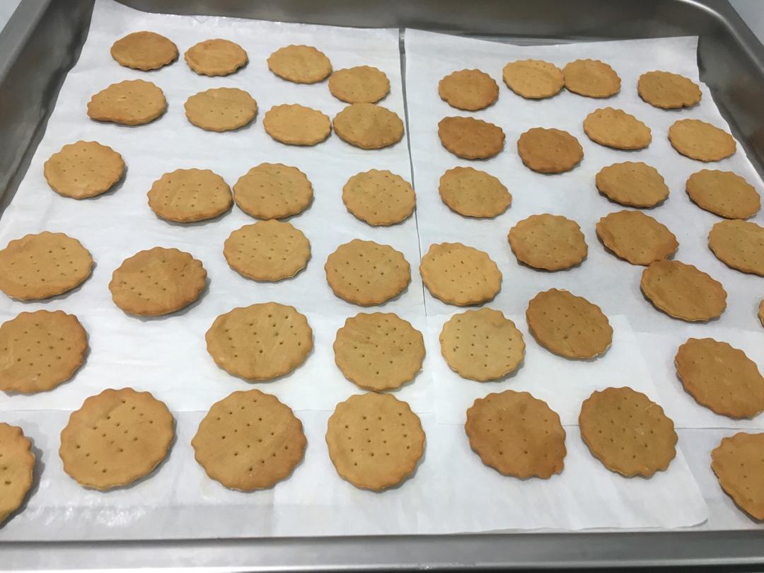 快手全麦黑芝麻苏打饼干 无糖无油 适合减肥人士吃