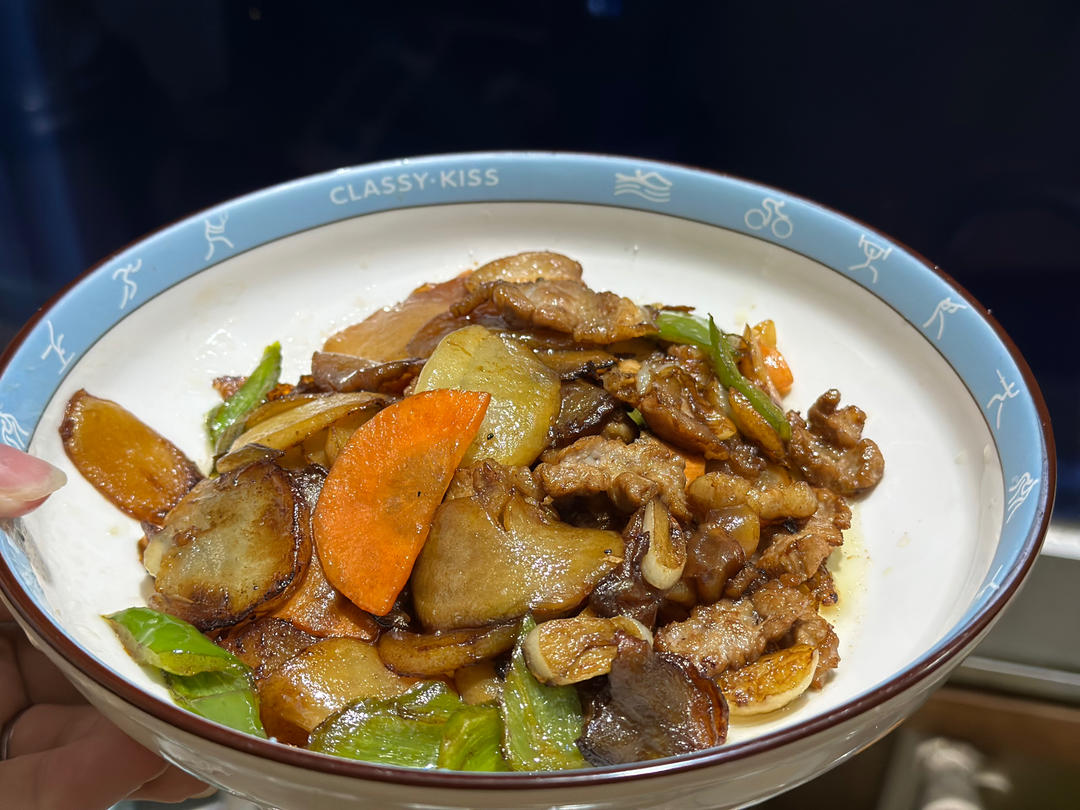 五花肉干煎土豆
