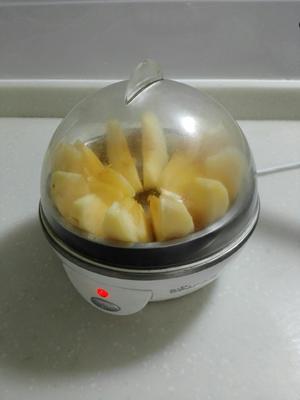 煮蛋器版蒸苹果的做法 步骤2