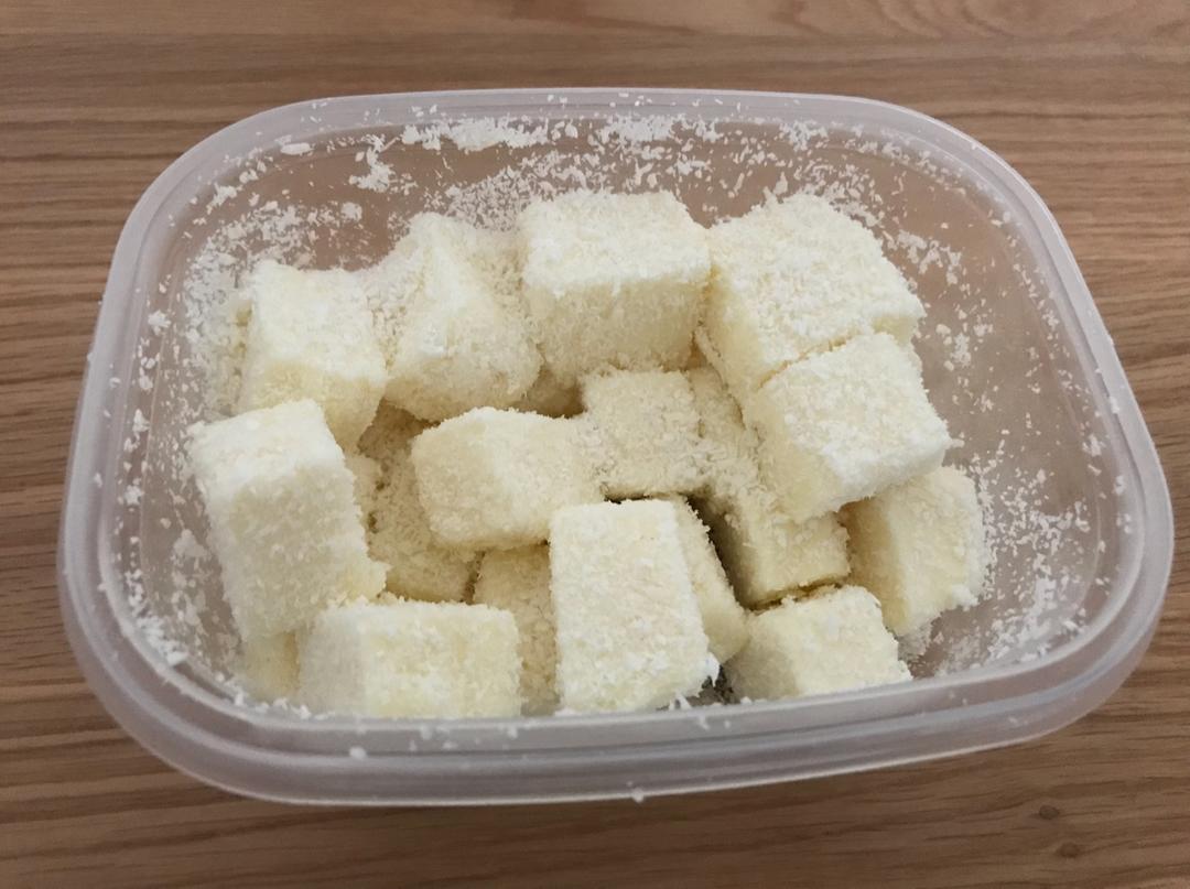 椰丝牛奶小方糕