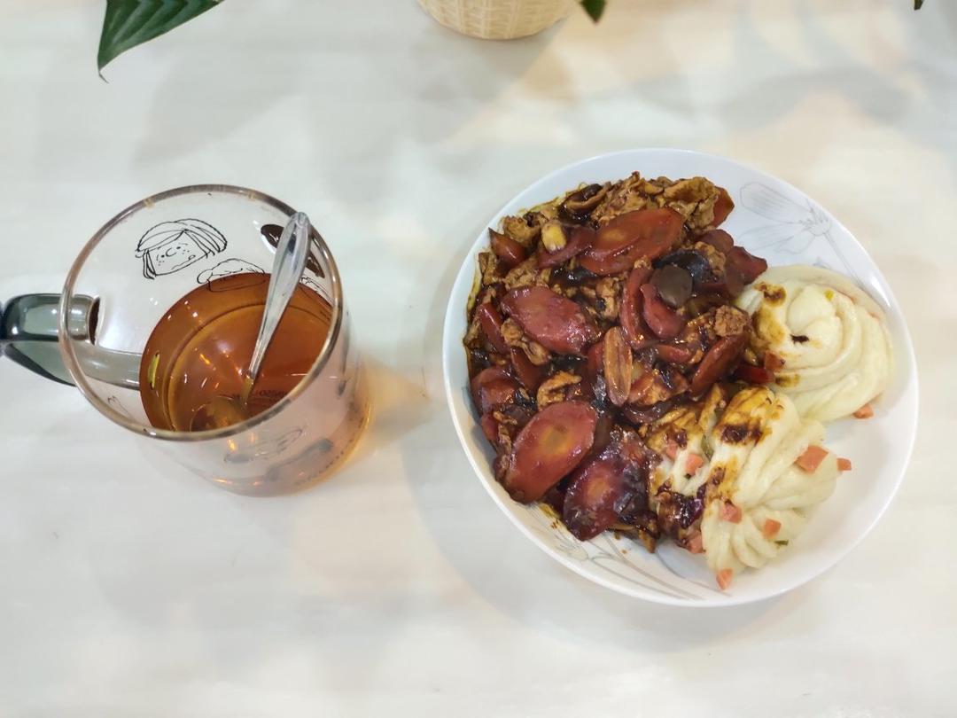 鸡蛋炸酱面