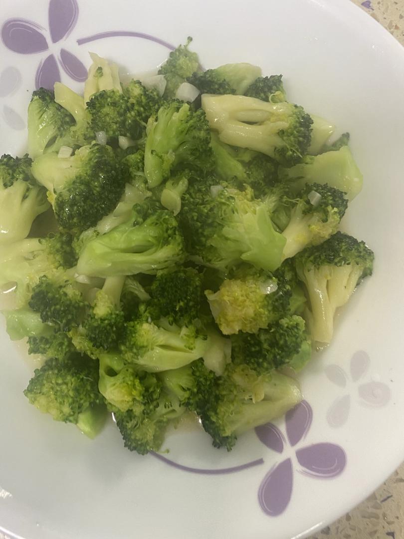 好吃到爆的耗油蒜蓉西兰花(从不修图，喜欢请关注)