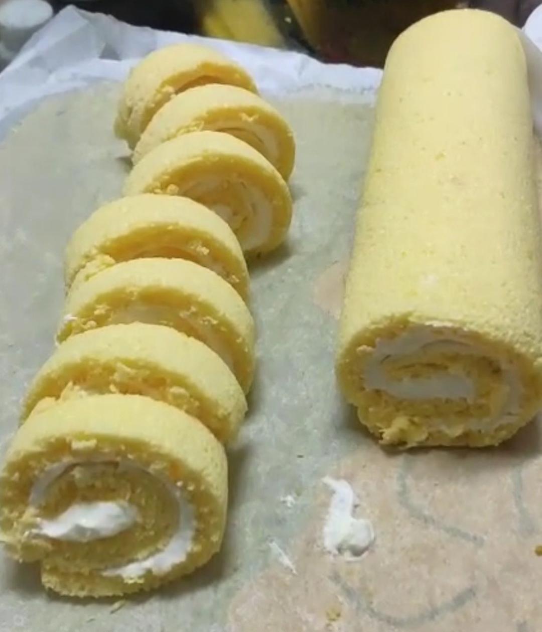 超详细的瑞士卷奶油蛋糕卷原味蛋糕卷的制作方法 饱满不掉皮不开裂（附模具换算方法）