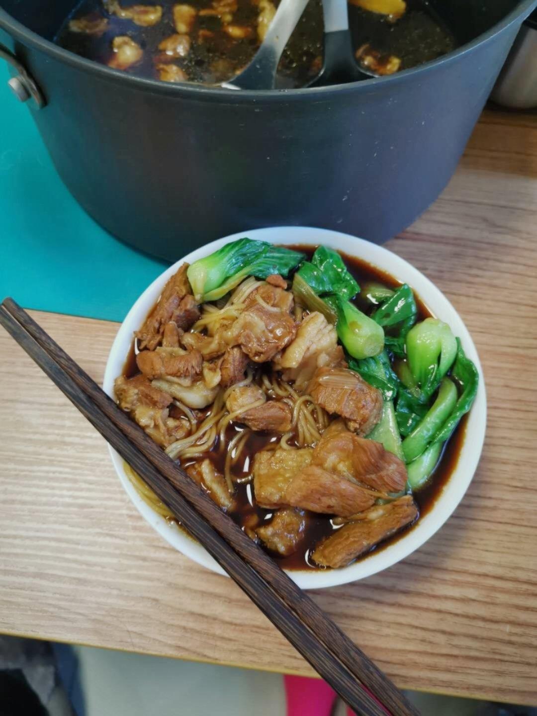 【红烧羊肉煨面】