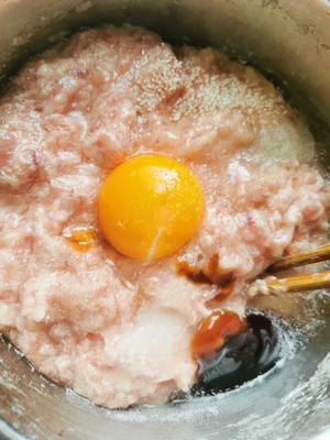 家传浓汤西红柿🍅猪肉丸子汤的做法 步骤2