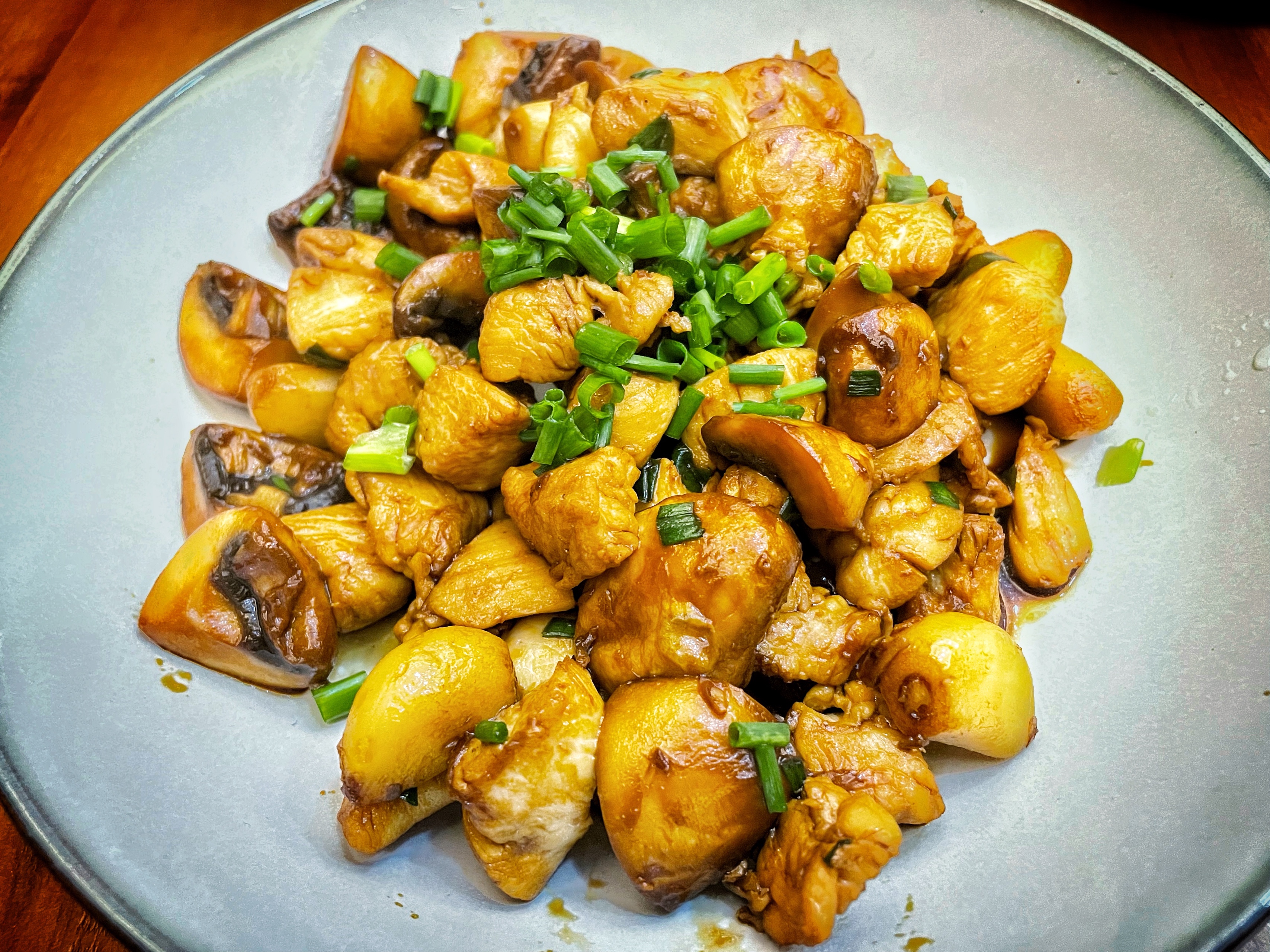 【减脂餐】鸡胸肉炒口蘑的做法