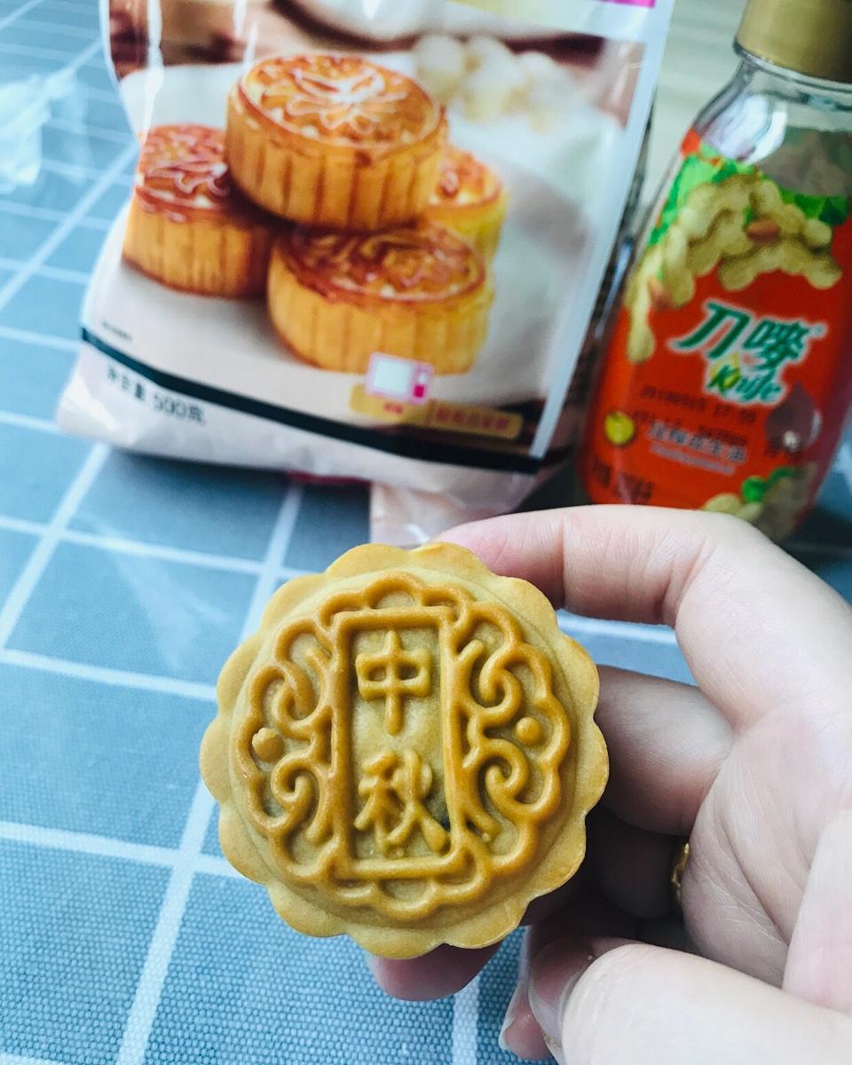 金沙肉松月饼——刀唛花生油&美玫牌月饼粉