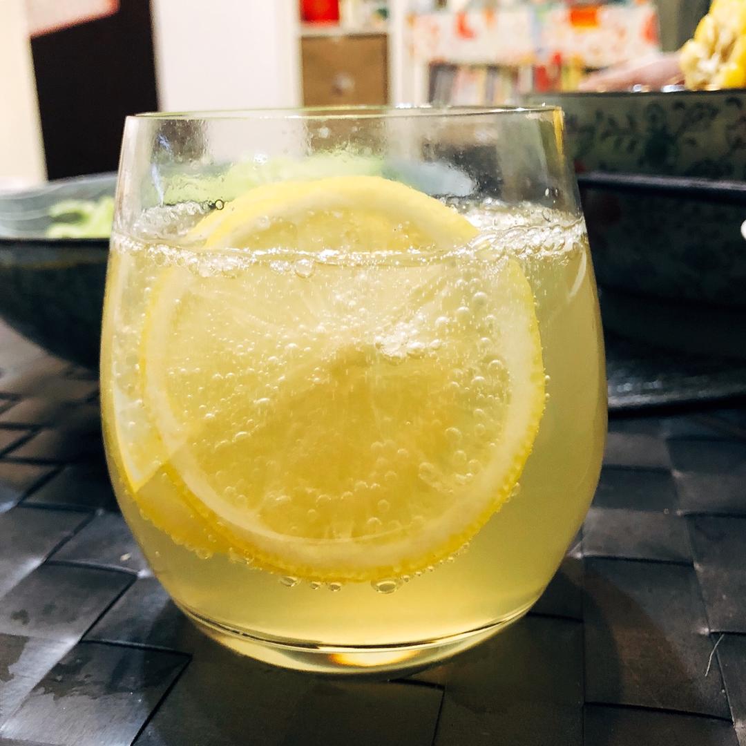 赵薇版柠檬蜂蜜苏打水