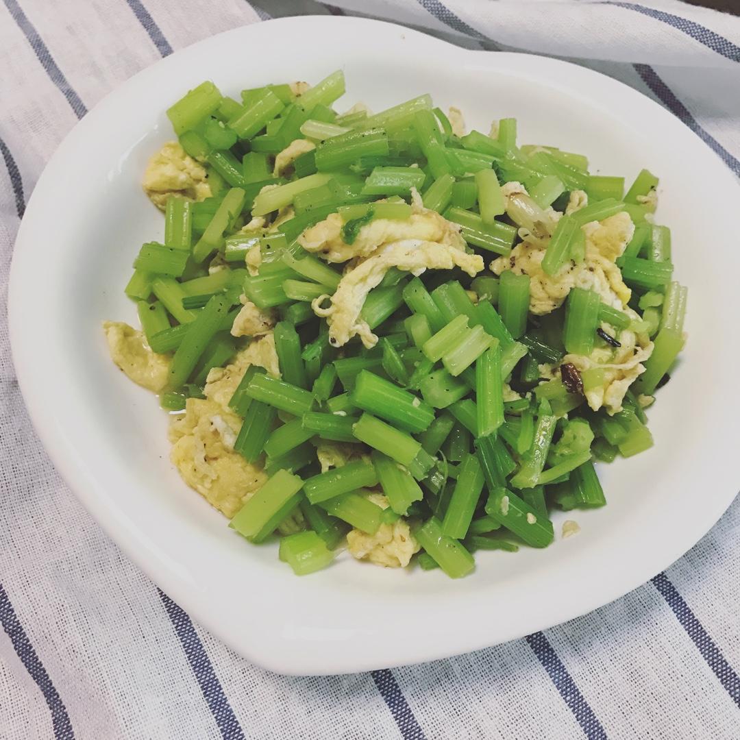 芹菜炒鸡蛋