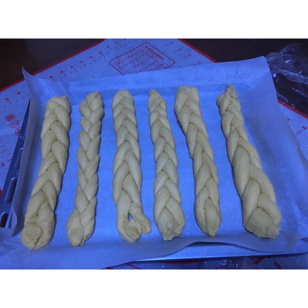 南瓜椰奶辫子面包，爱吃南瓜星人的心头爱！（附送自制南瓜发糕的方法）