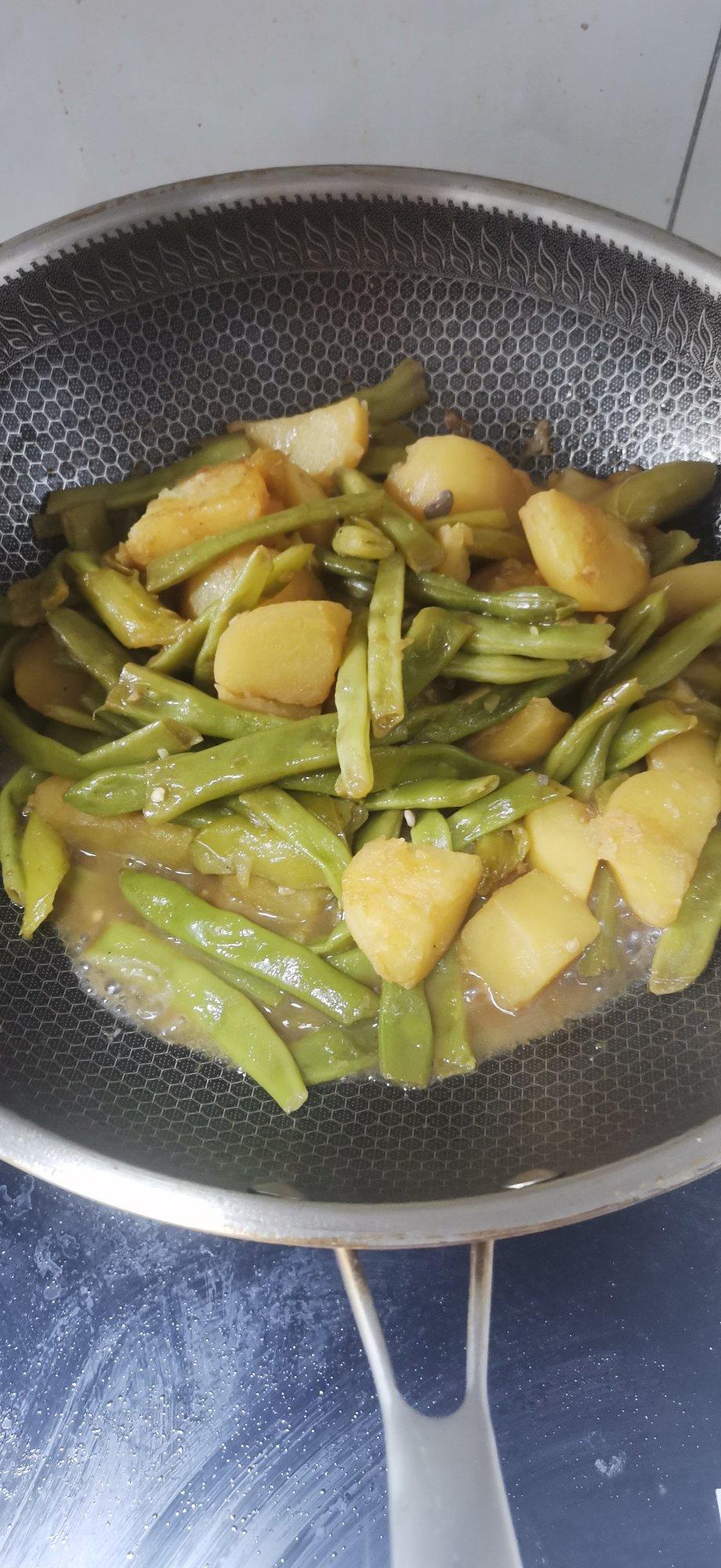 家常土豆炖豆角