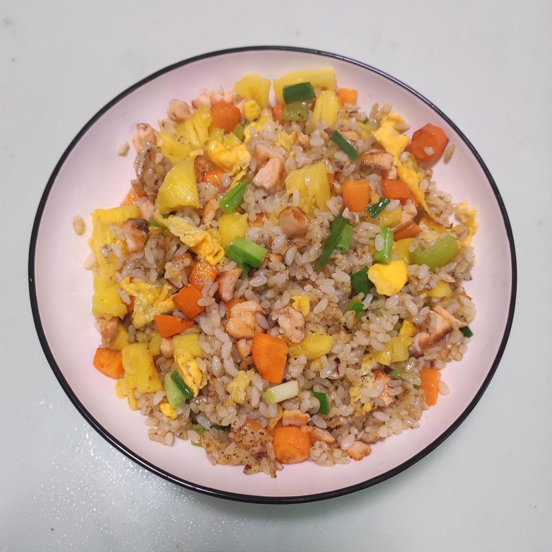 三文鱼菠萝炒饭