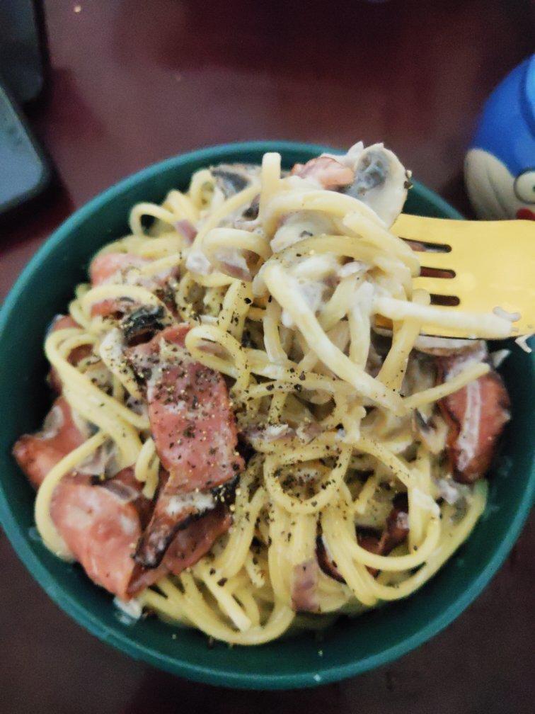 用牛奶也可以做奶油培根意面