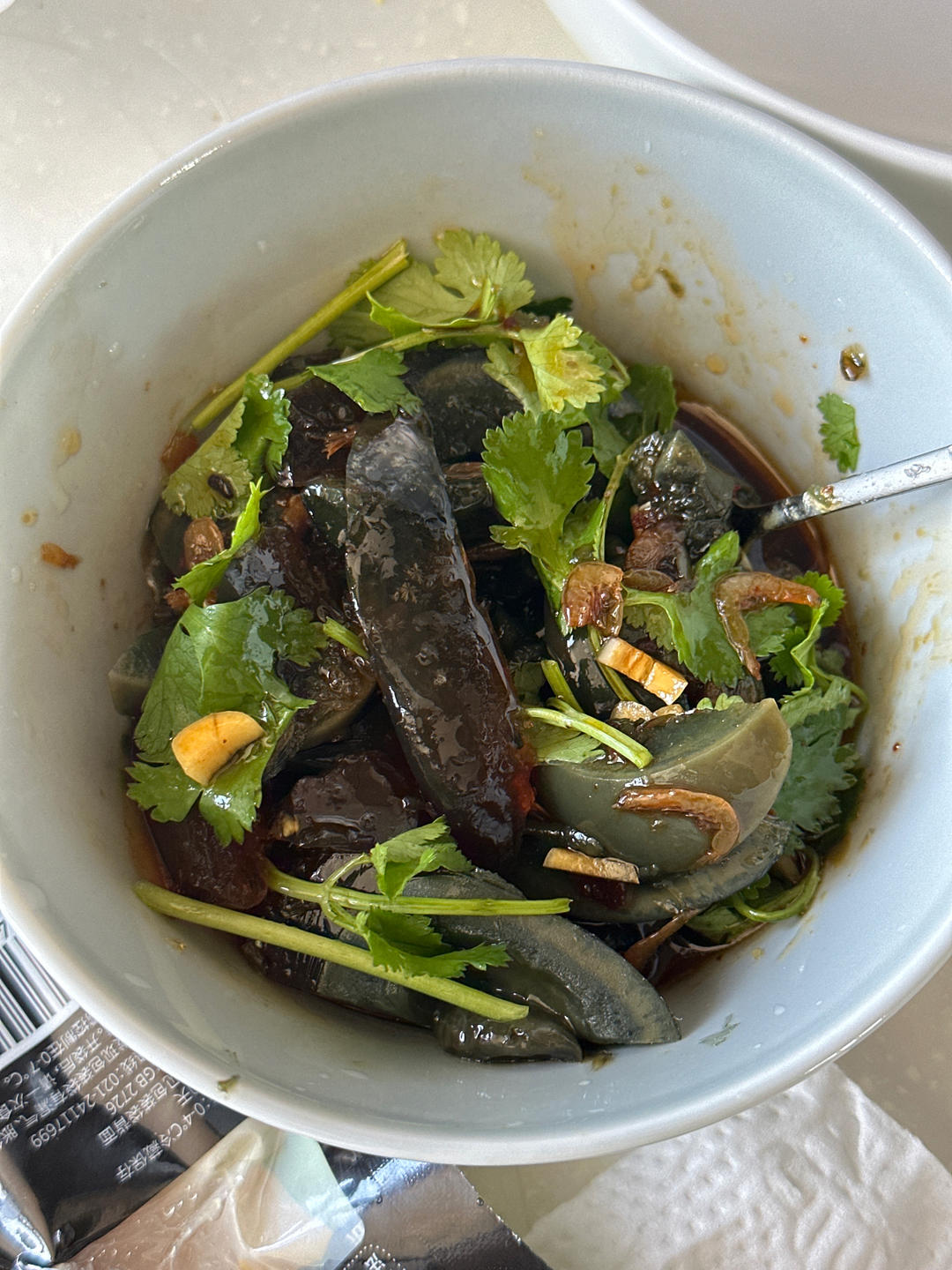 皮蛋的神仙吃法❗️好吃到爆的香菜拌皮蛋