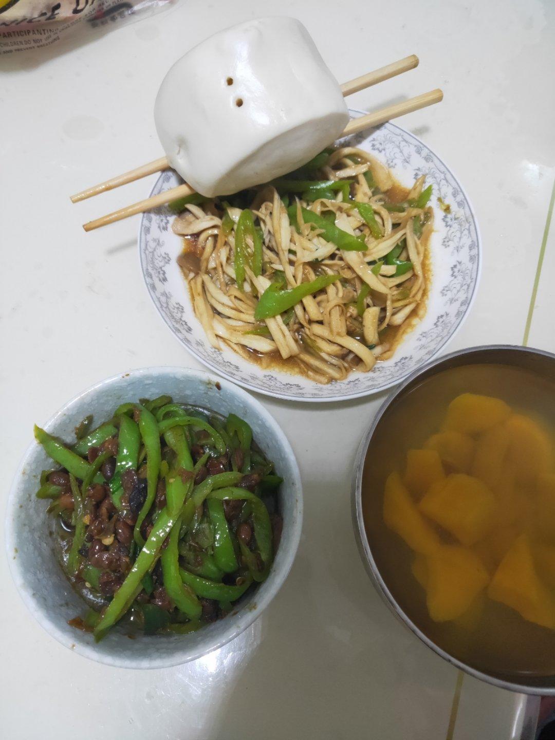 青椒素炒杏鲍菇