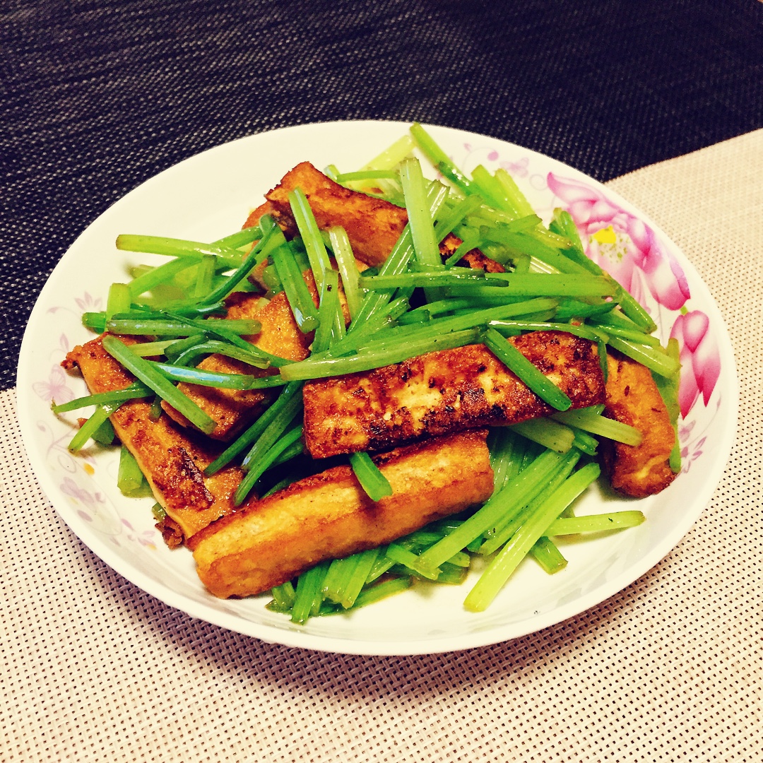素菜：芹菜炒豆腐干