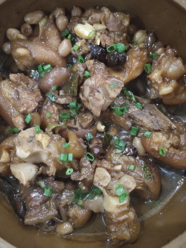 黄豆炖猪脚
