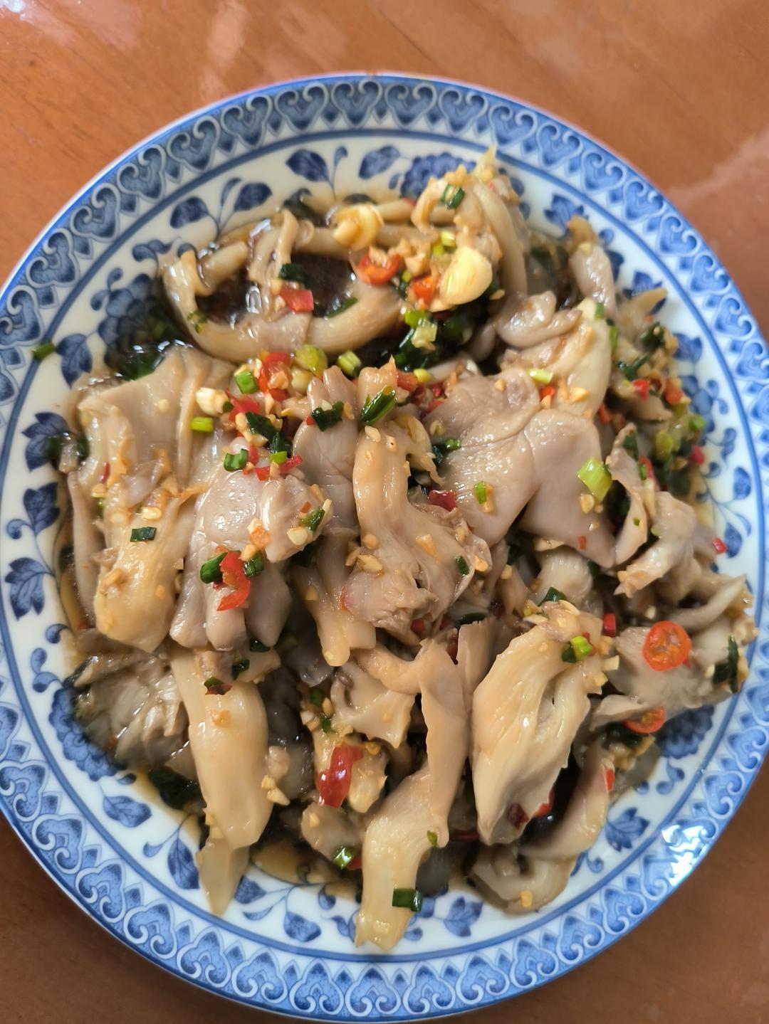 拌一盘光一盘‼️好吃到无法停下来的节奏😋😋凉拌平菇