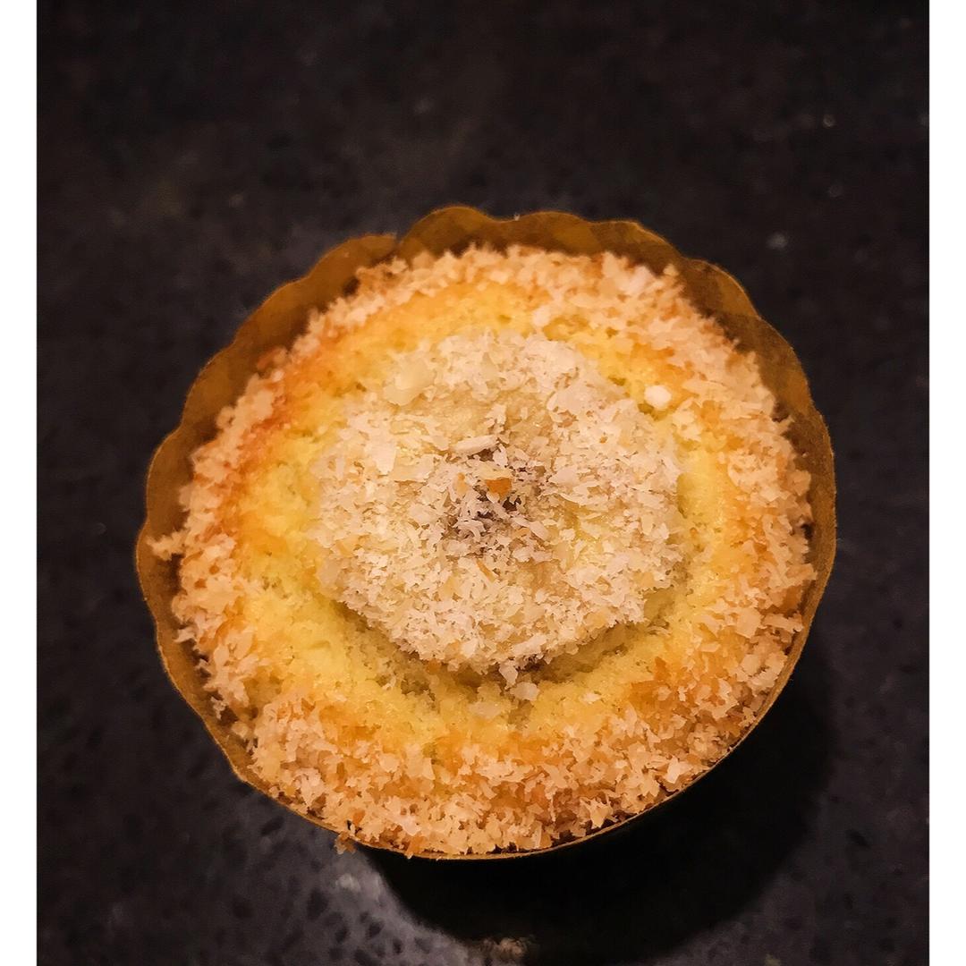 椰丝香蕉杯蛋糕