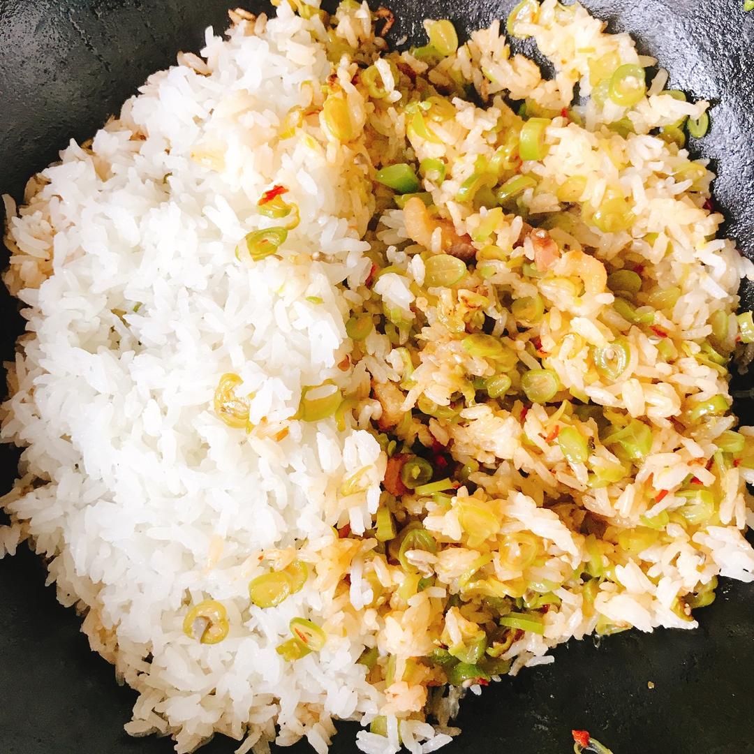 腊肉四季豆焖饭