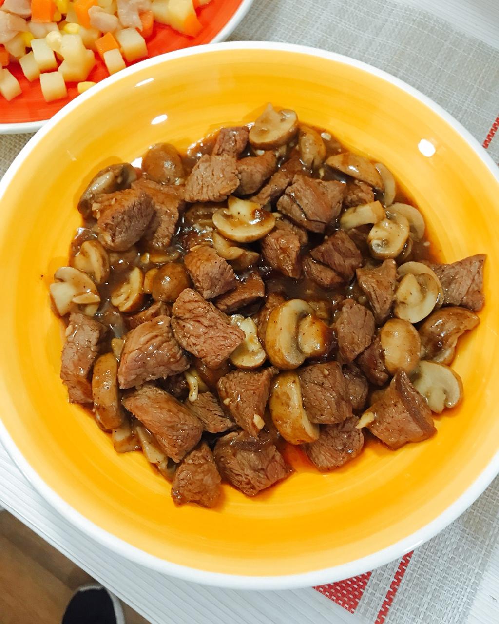 黑椒杏鲍菇牛肉粒