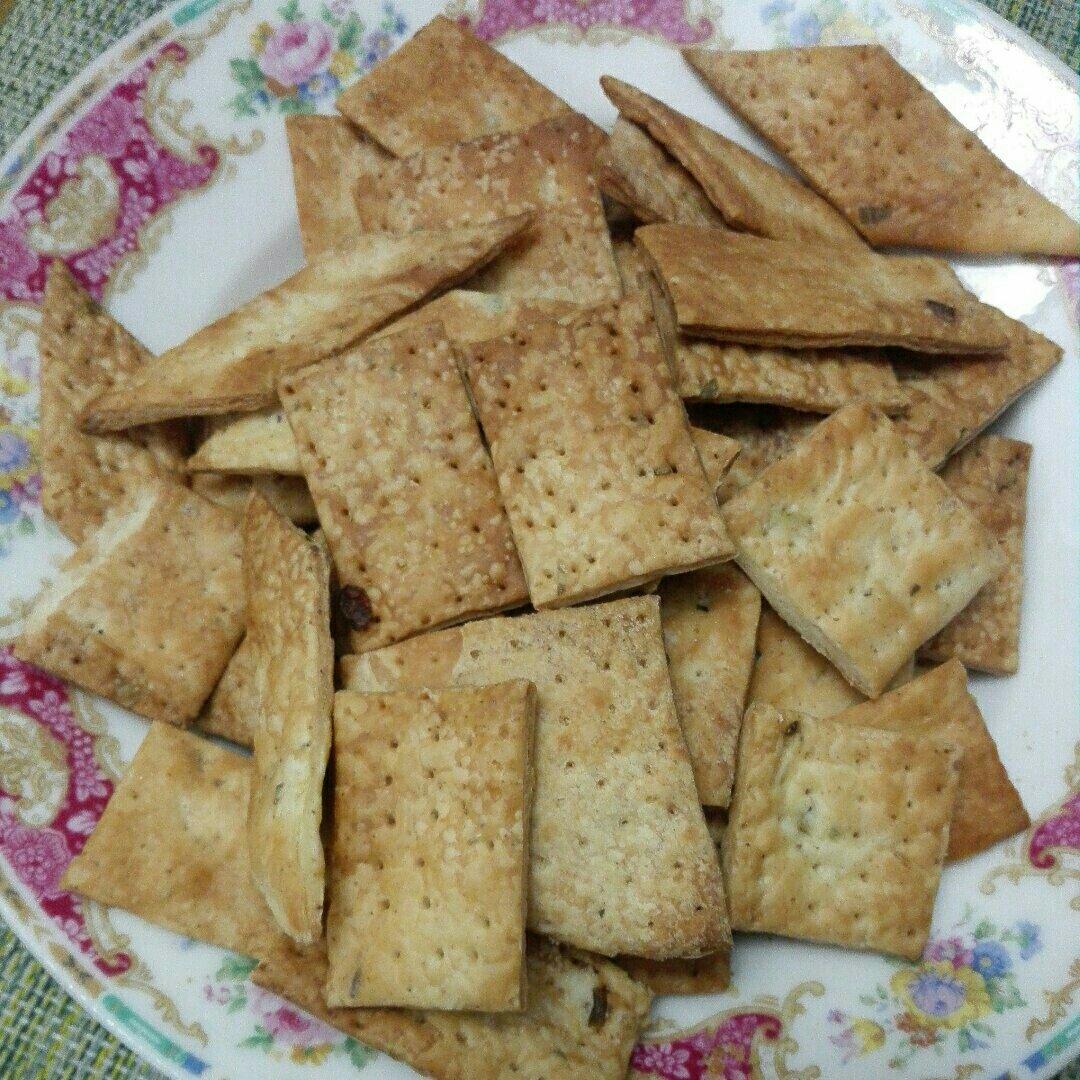 君之---纯天然打造的无比酥松---葱油香酥饼干（葱香苏打饼干）