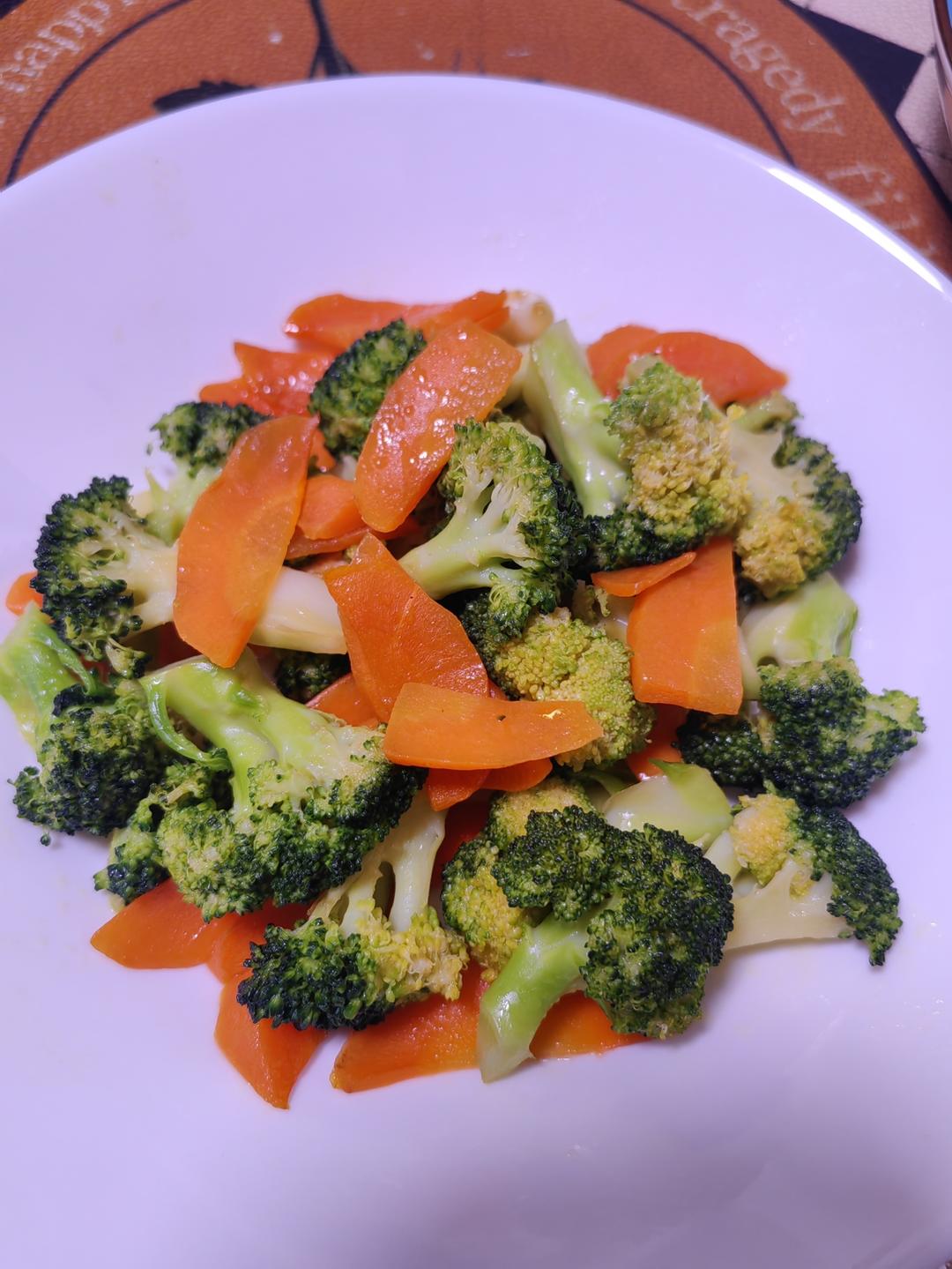 西蓝花炒胡萝卜清爽型～