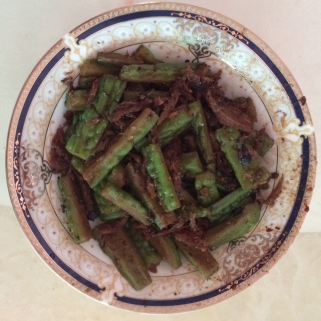 豆豉鲮鱼炒苦瓜