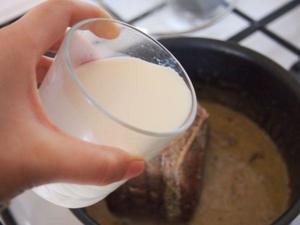 波隆那式牛奶炖猪肉的做法 步骤4