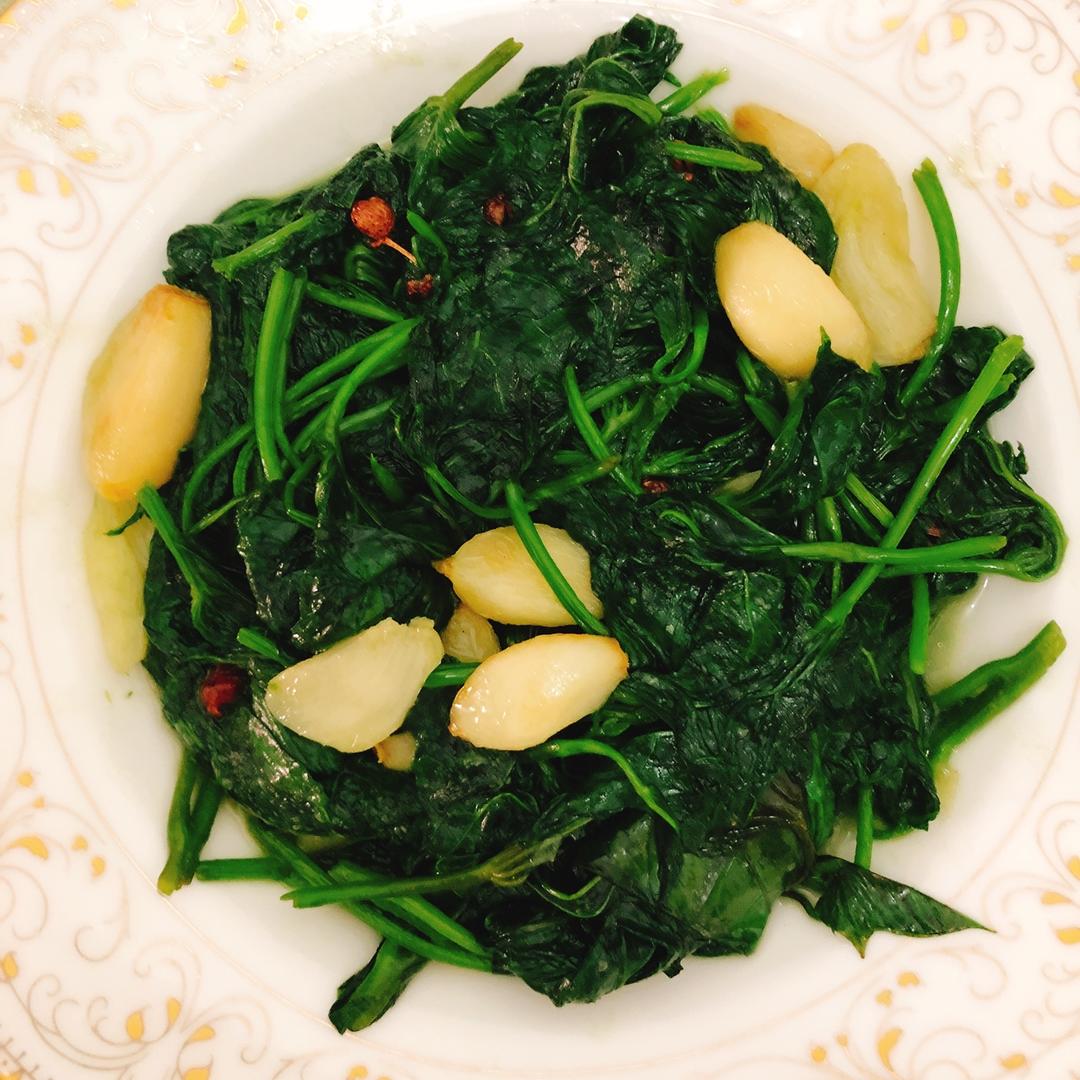 蒜蓉炒红薯叶