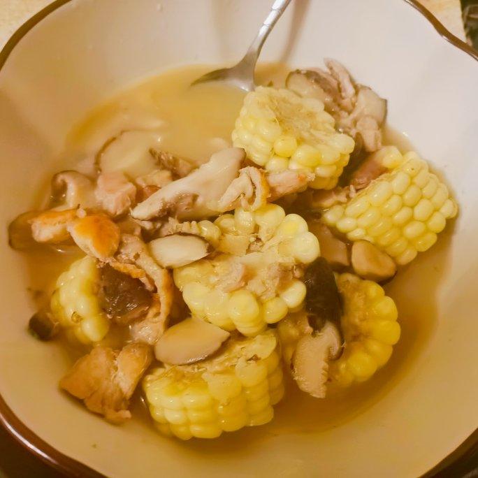 只要15分钟就搞定的快手超浓香鸡汤！