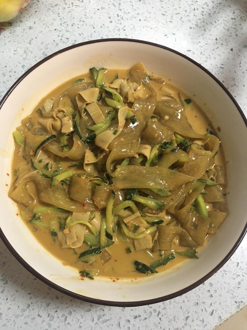 秒杀小夜市的麻酱流汁宽粉