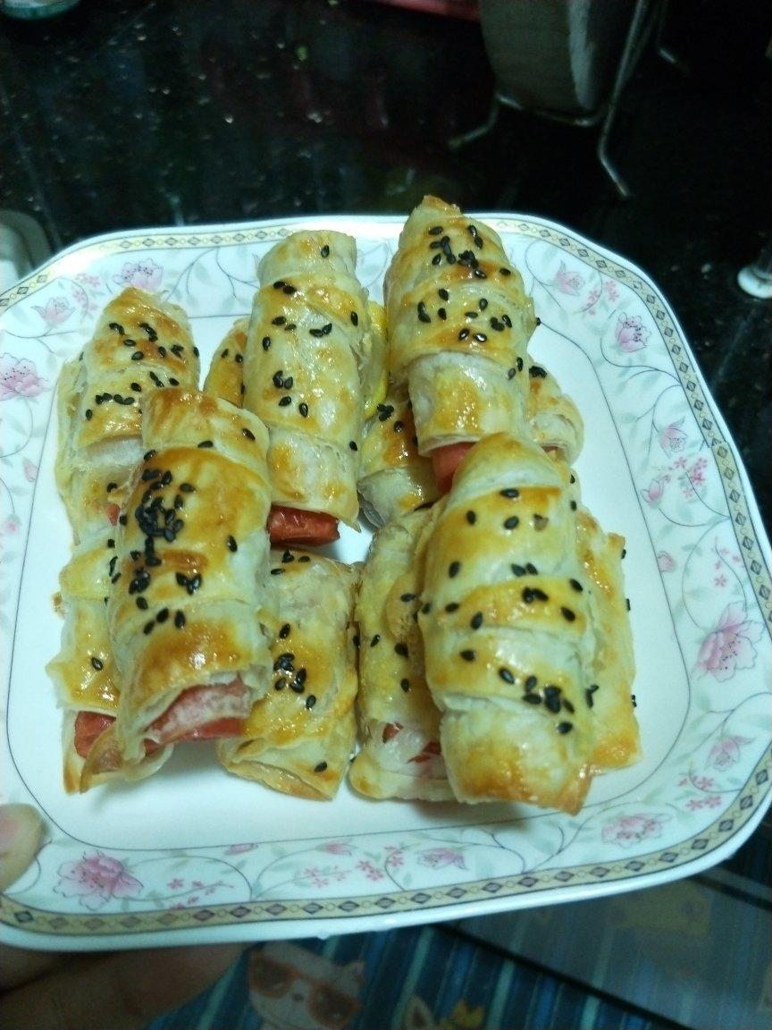 香肠酥皮卷：手抓饼皮还能这样吃，不用和面快速搞定早餐