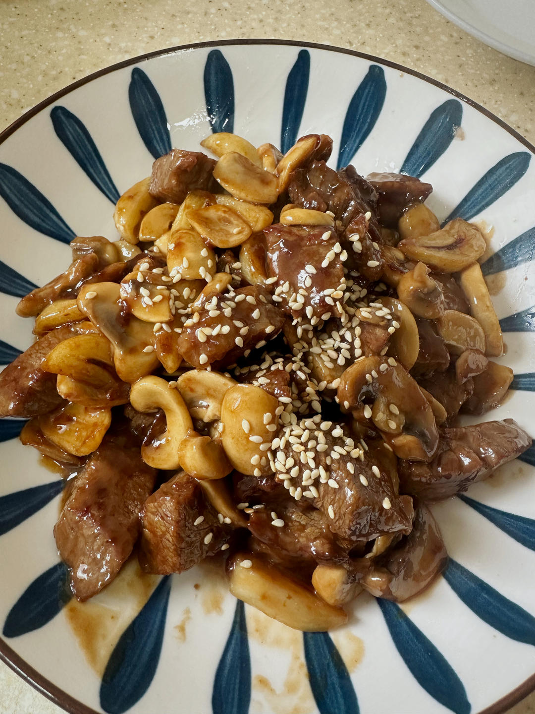 🤤香味浓郁：蒜香口蘑牛肉粒