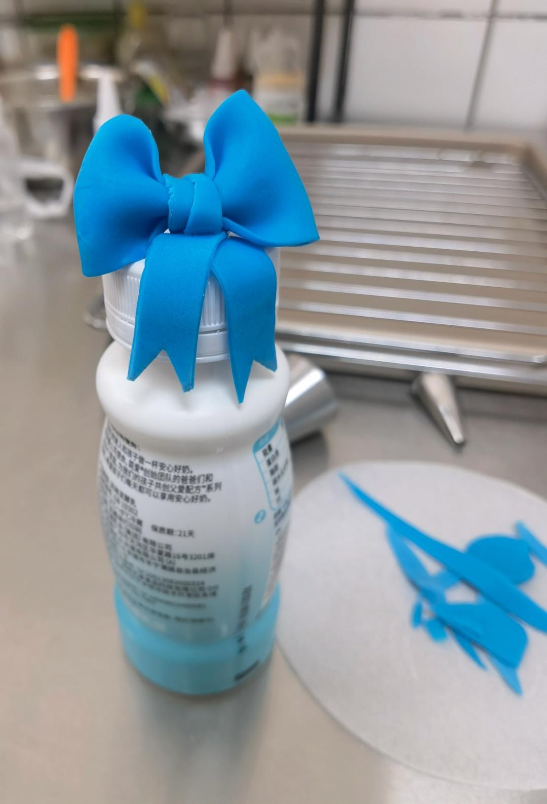 翻糖蝴蝶结淡奶油蛋糕