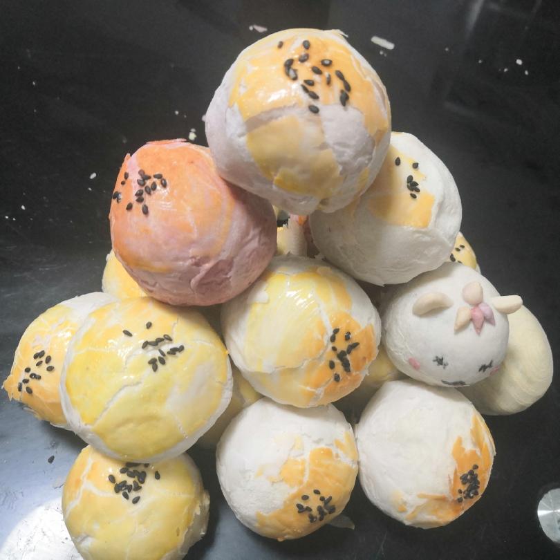酥到掉渣❗️的“蛋黄酥”