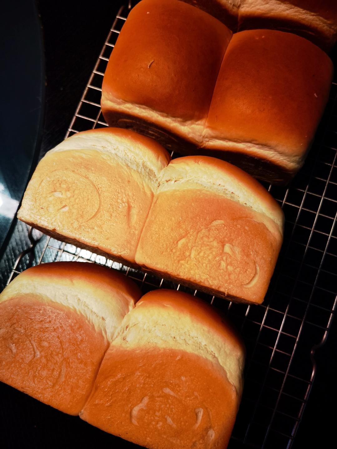 『醇香椰浆嫩白吐司』